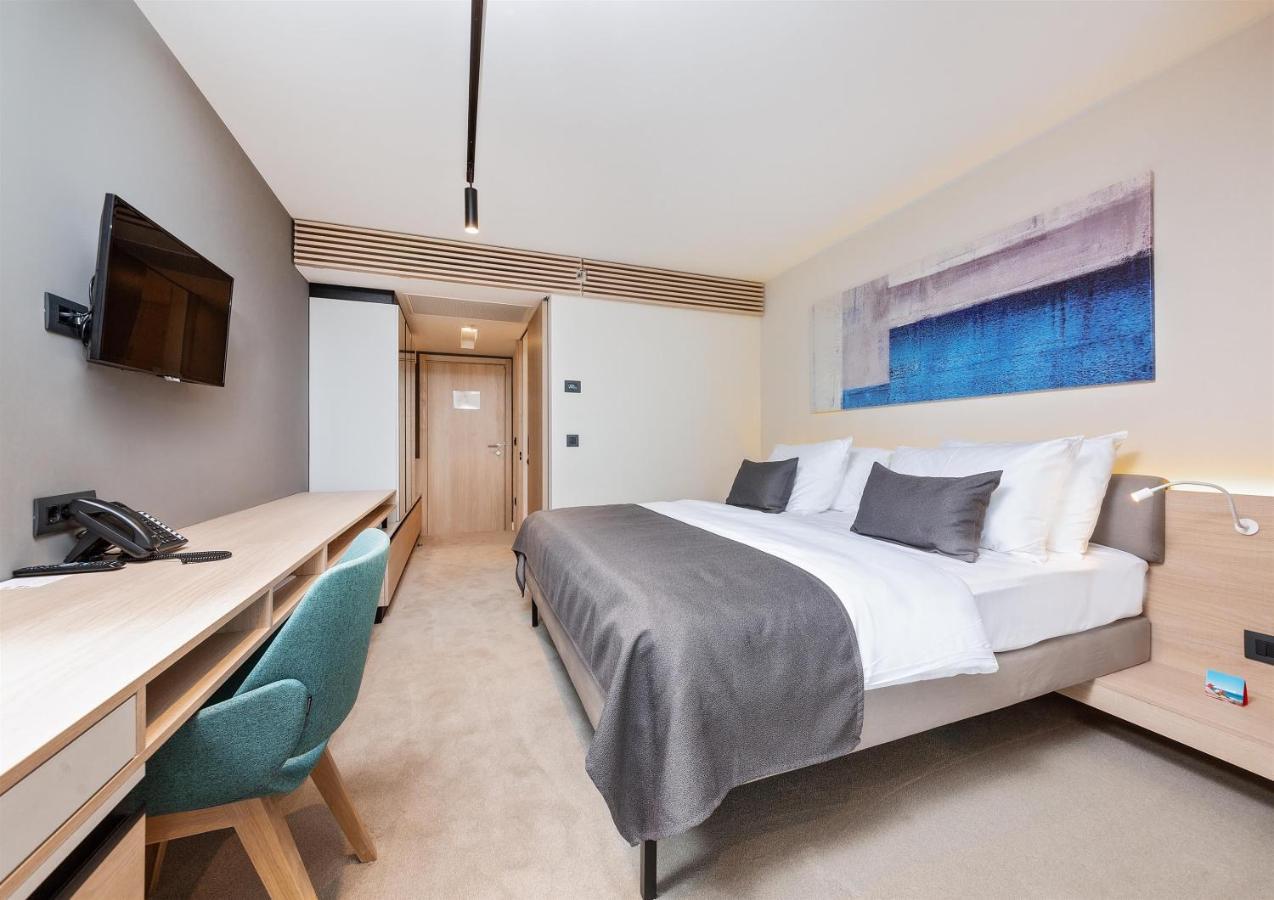 Hotel Park Plava Laguna 波雷奇 外观 照片