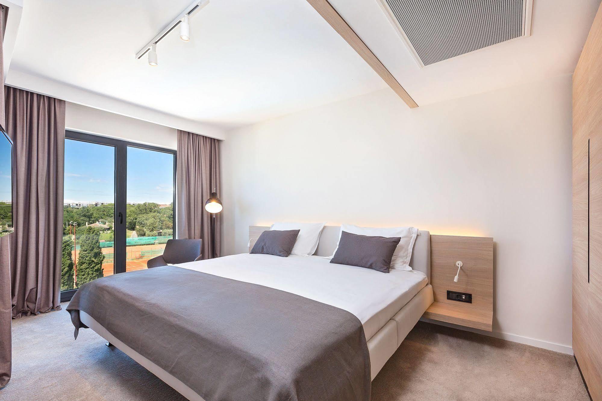 Hotel Park Plava Laguna 波雷奇 外观 照片